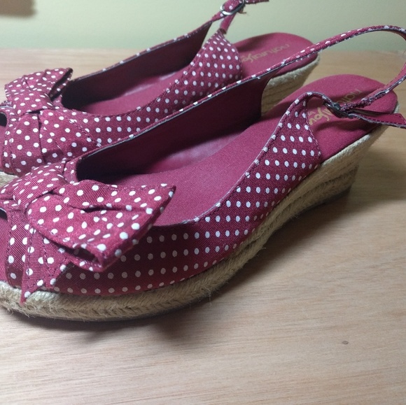 Naturalizer Red Polka Dot Wedge Shoes Size 8 - Picture 4 of 4